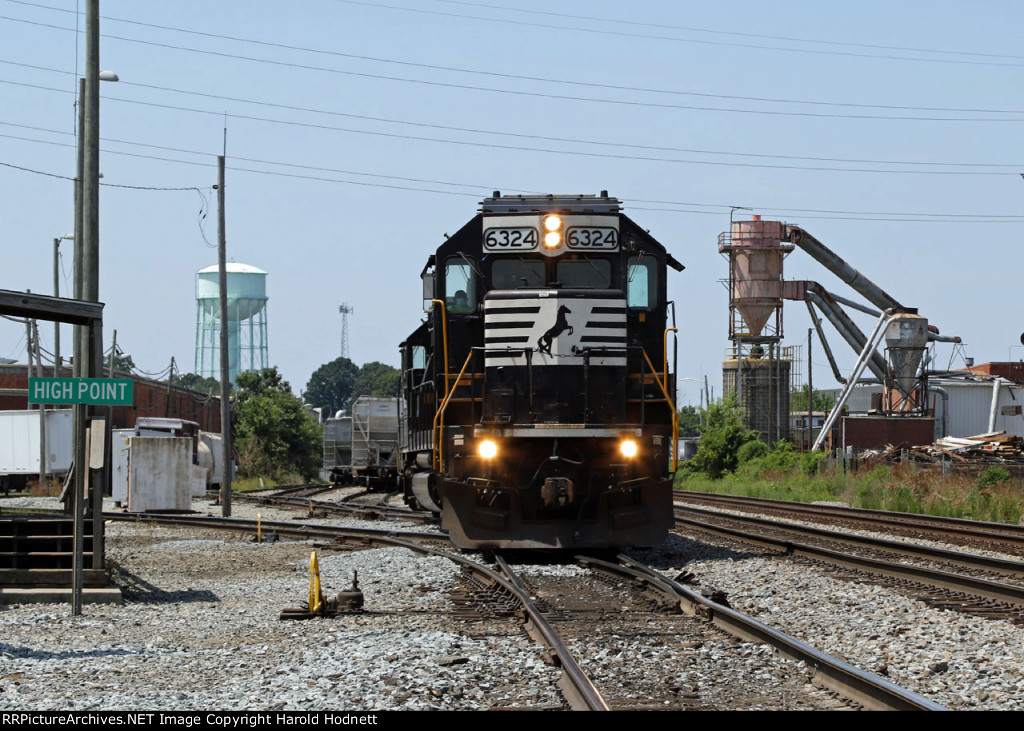 NS 6324 leads train P08